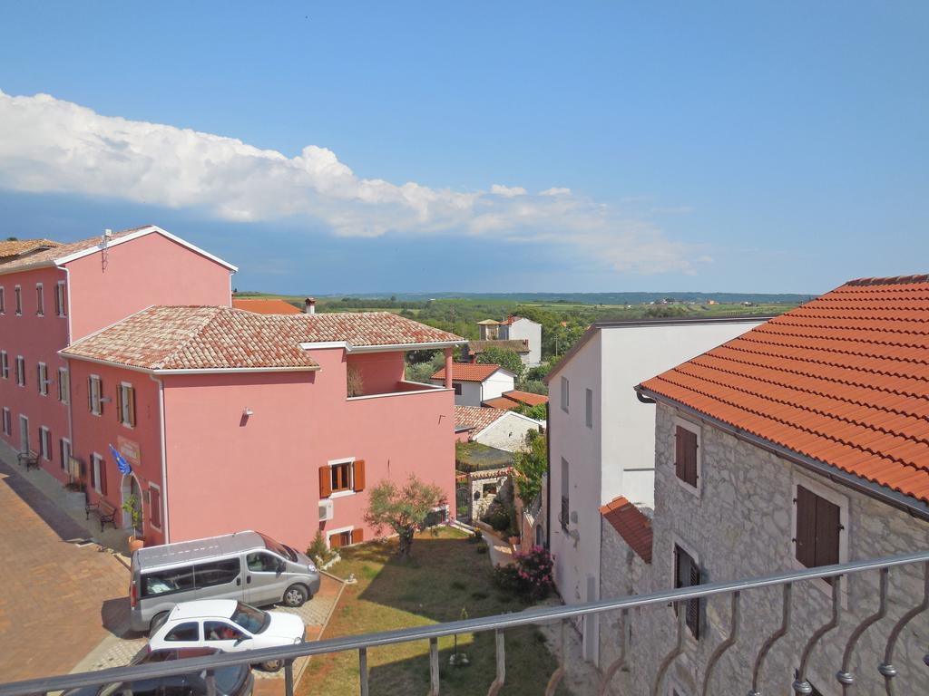 Stone House Apartments Brtonigla Esterno foto